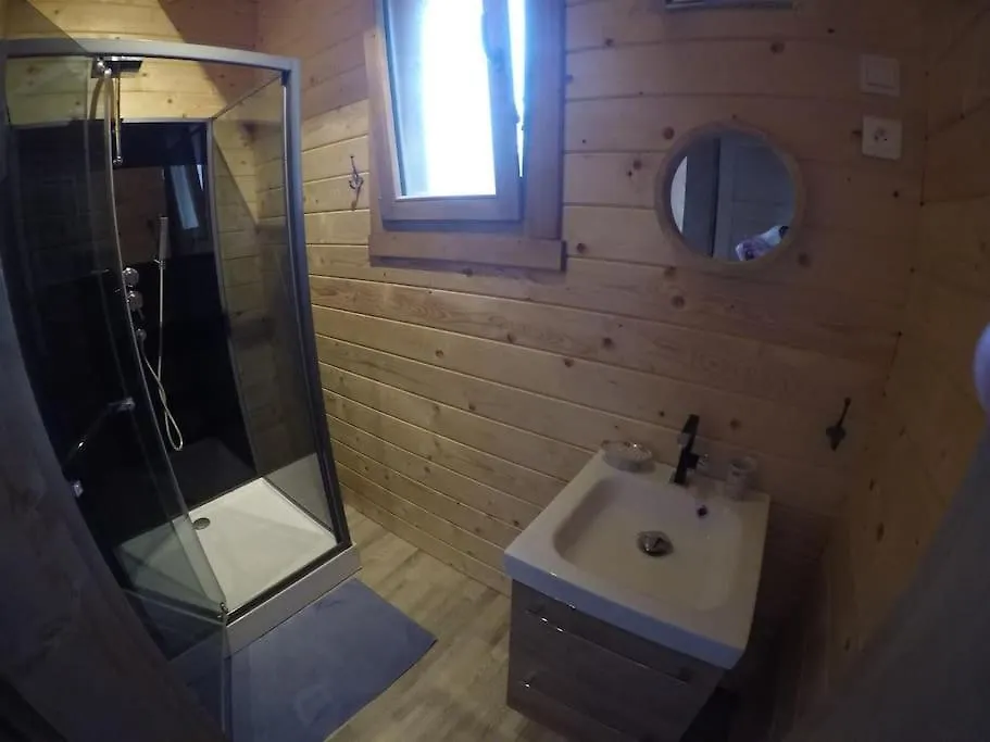 Un Chalet En Bois Dans Un Ecrin De Verdure Aouste-sur-Sye France