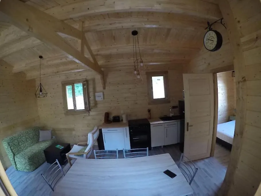 Un Chalet En Bois Dans Un Ecrin De Verdure Aouste-sur-Sye
