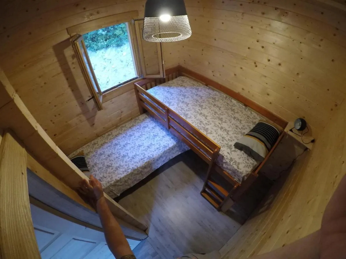 Un Chalet En Bois Dans Un Ecrin De Verdure Aouste-sur-Sye