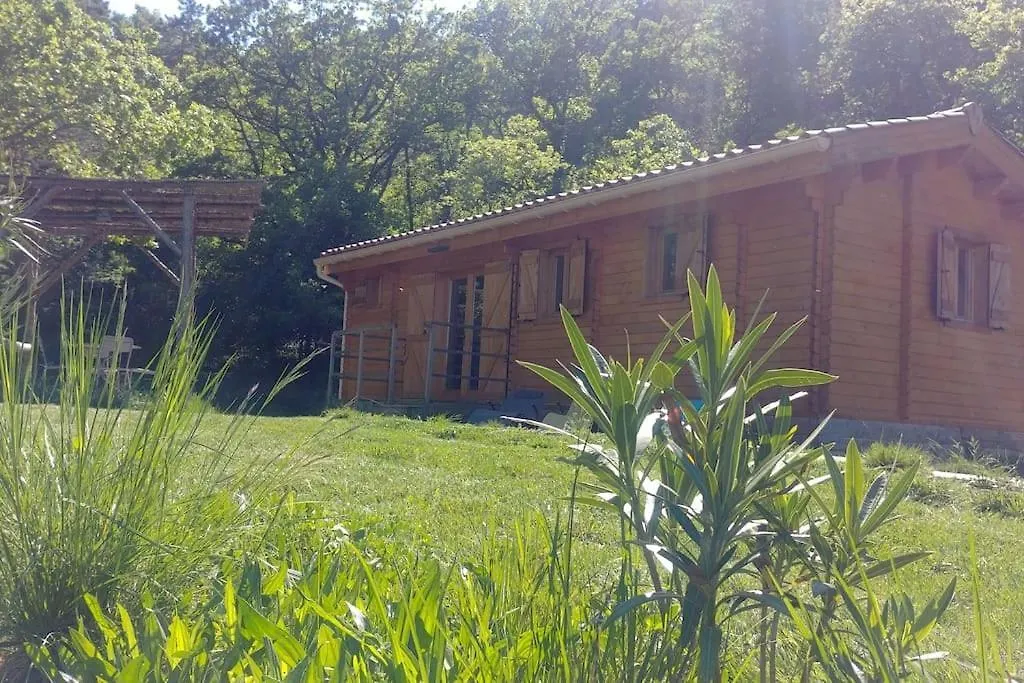 Un Chalet En Bois Dans Un Ecrin De Verdure Aouste-sur-Sye France