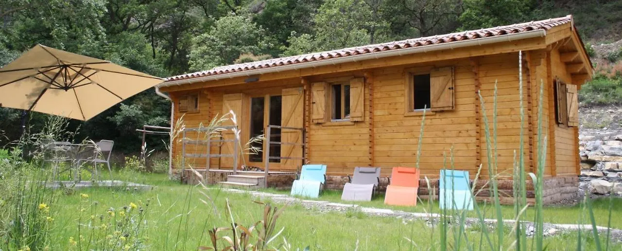 Un Chalet En Bois Dans Un Ecrin De Verdure Aouste-sur-Sye